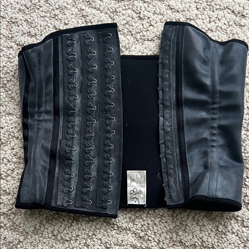 Elegant Black Waist Trainer